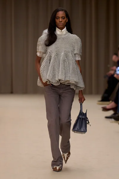Look 10